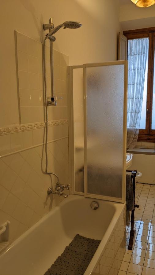 Double Bedroom In Beautiful 30'S Style Apartment Florence Exterior photo