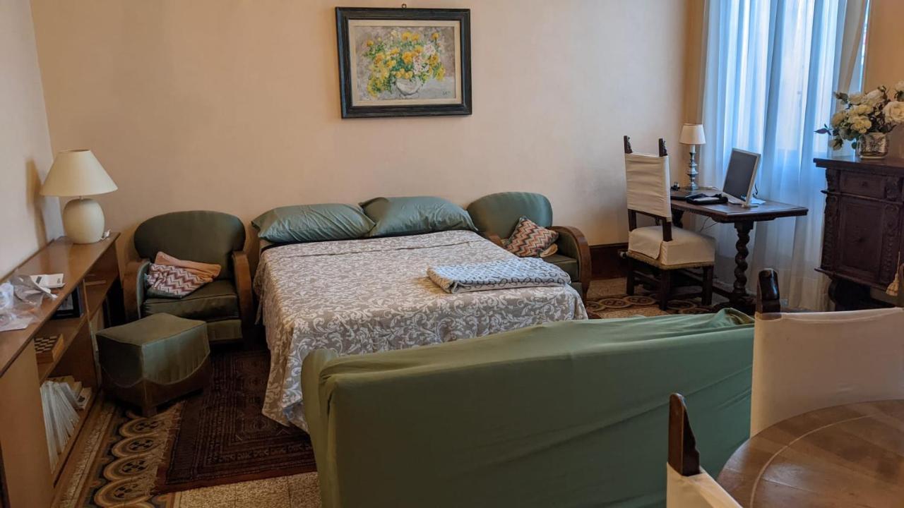 Double Bedroom In Beautiful 30'S Style Apartment Florence Exterior photo