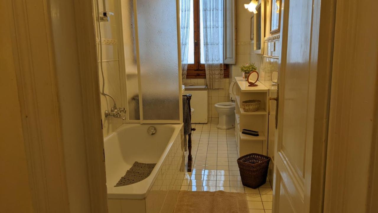 Double Bedroom In Beautiful 30'S Style Apartment Florence Exterior photo